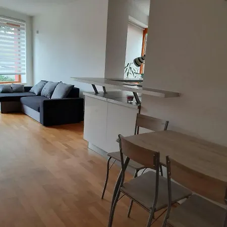 Cozy Near Subway Apartment *